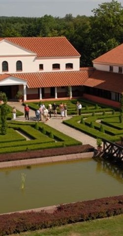 Bogenbaukurs im Archäologiepark Römische Villa Borg