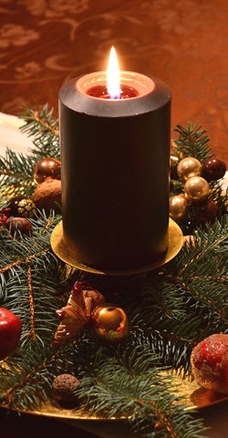 Adventsgesteck aus Naturmaterialien: Einfach, kreativ und nachhaltig